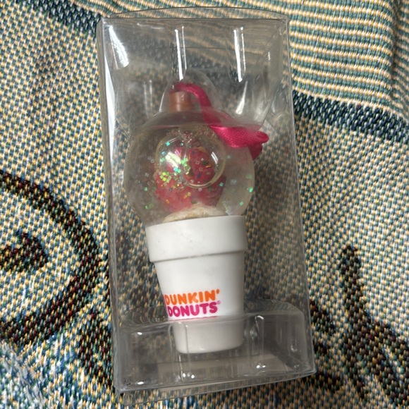 2017 Dunkin’ Donuts, cup Christmas ornament - Picture 4 of 7